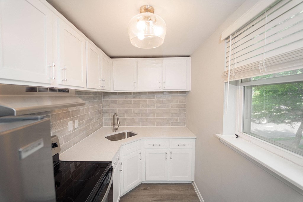 Enclave West Hartford / Parc West Apartments, 43 Caya Ave, West